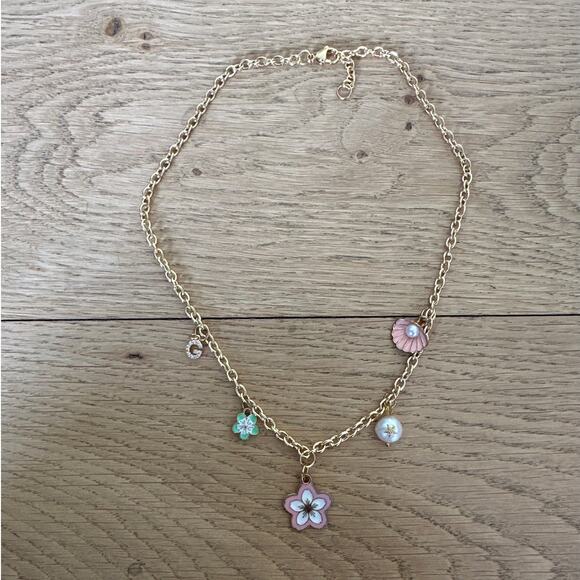 No Brand - Flower, Seashells and Initial G Charm Necklace in Gold Tone - Picture 1 of 2